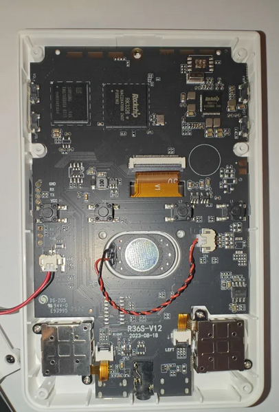 File:L35 internals1.webp