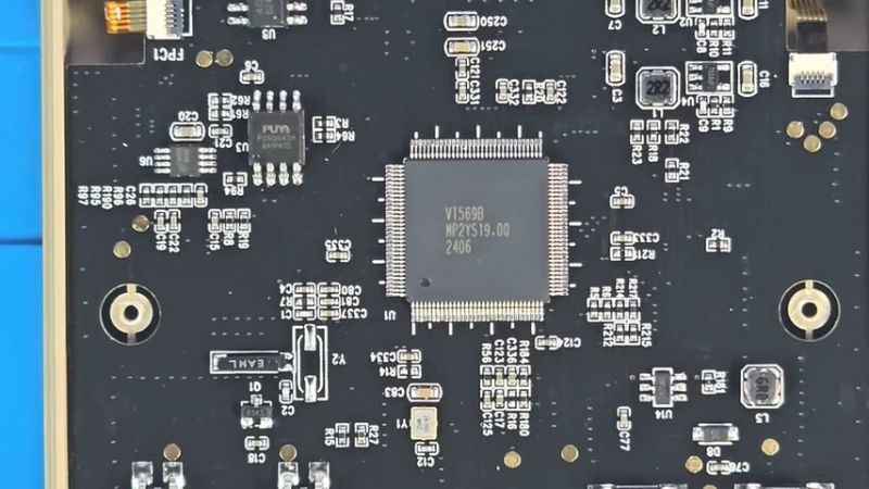 File:SZDiiER D-R35 Plus teardown SoC.jpg